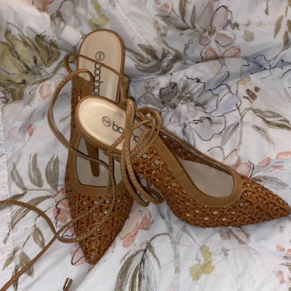 Women’s size 8.5 woven lace up heels